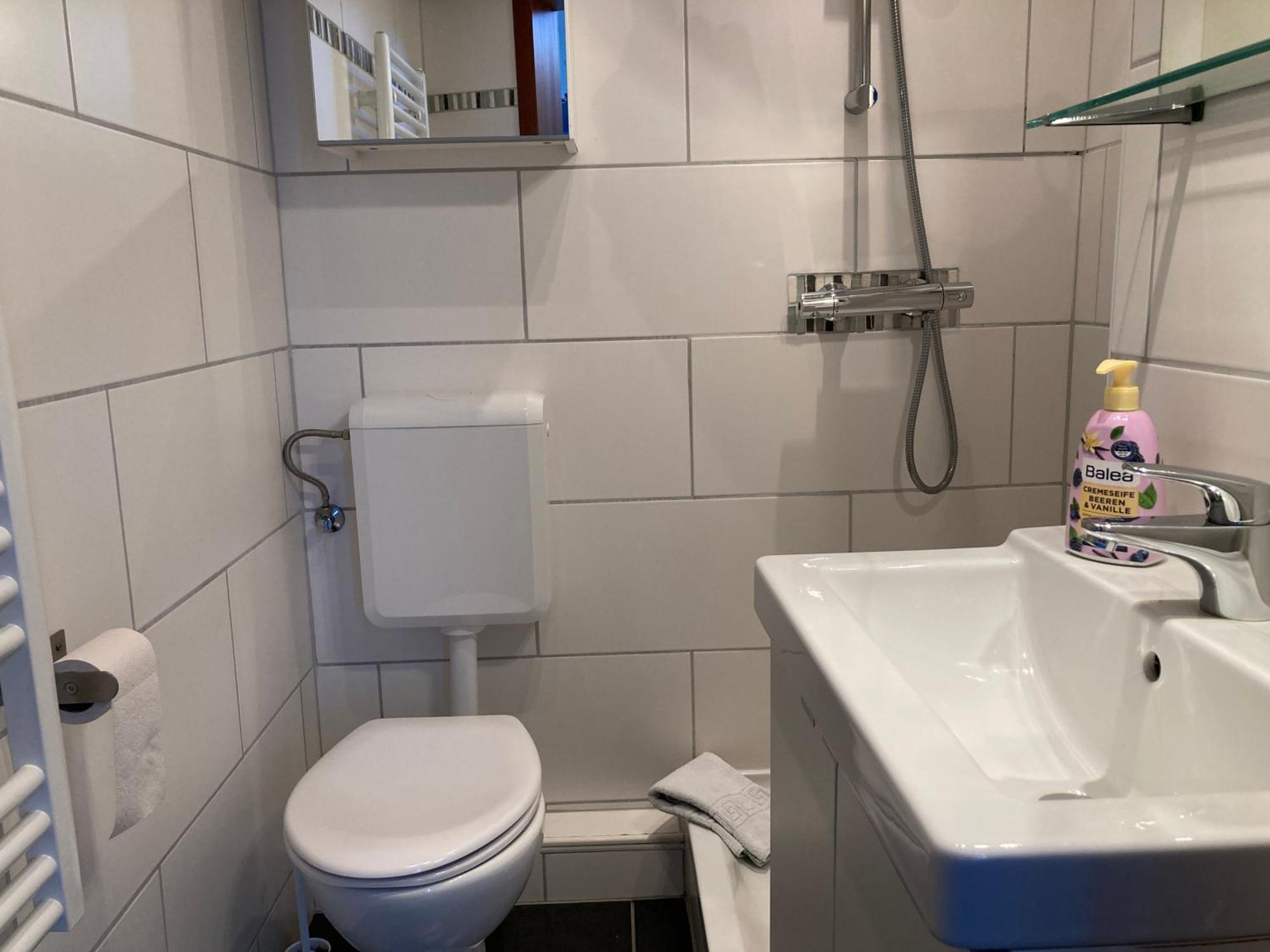 Haus Krabbe Apartments, Fuer 1-2 Personen, Hunde Kostenfrei Willkommen, Kostenfreier Parkplatz, Zwischen Bremerhaven Und Cuxhaven Gelegen Wremen Exterior foto